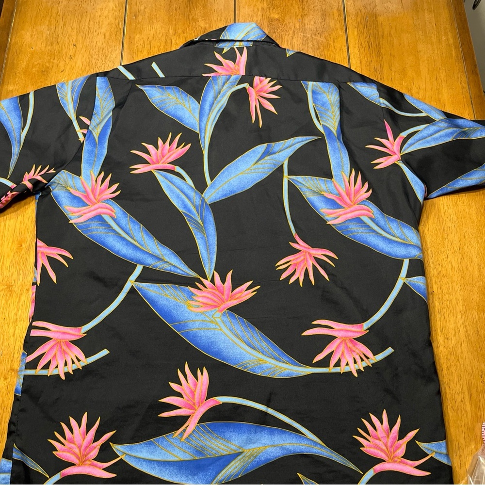Hilo Hattie Black Floral Casual Button Down Shirt